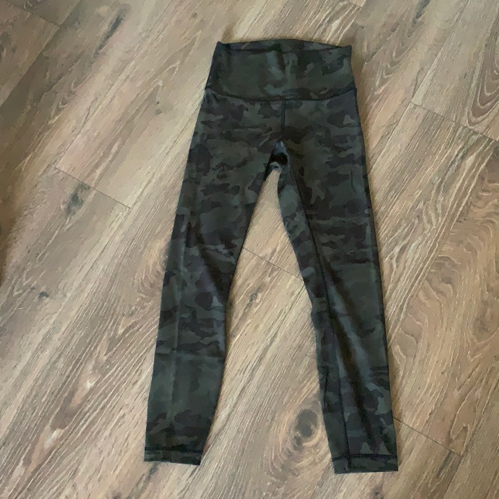LuLuLemon Leggings, Size 6, 25”